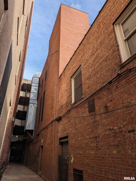 More Photos Of 113 SW Adams St, Peoria Office For Sale