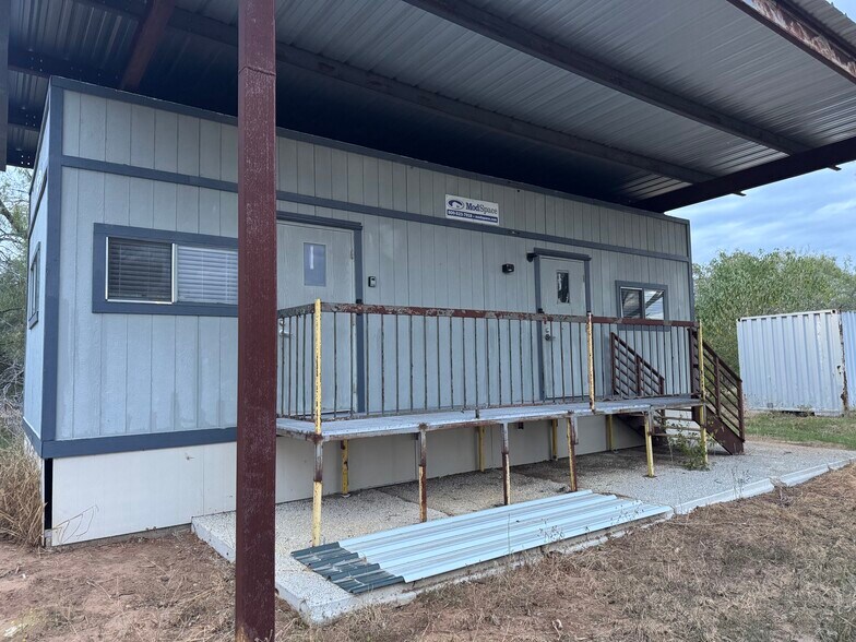 More Photos Of 10543 Hwy 87, Adkins Office For Lease