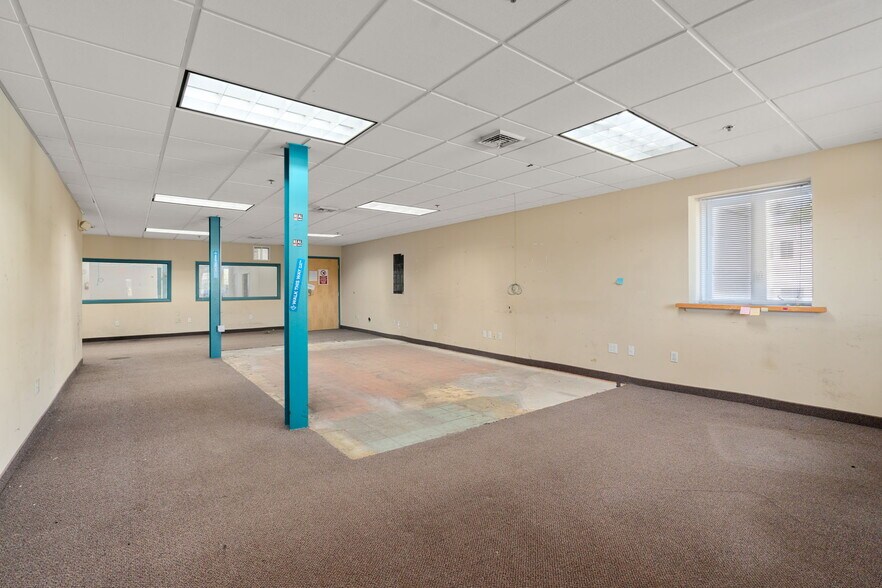 More Photos Of 109 Talcott Rd, West Hartford Manufacturing For Sale
