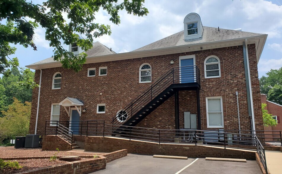 More Photos Of 7412 Chapel Hill Rd, Raleigh Office For Lease