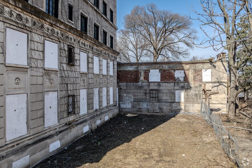 More Photos Of 1312 E Broad St, Columbus Apartments For Sale