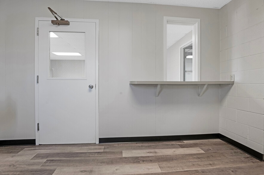 More Photos Of 161 Center St, Jacksonville Truck Terminal For Lease