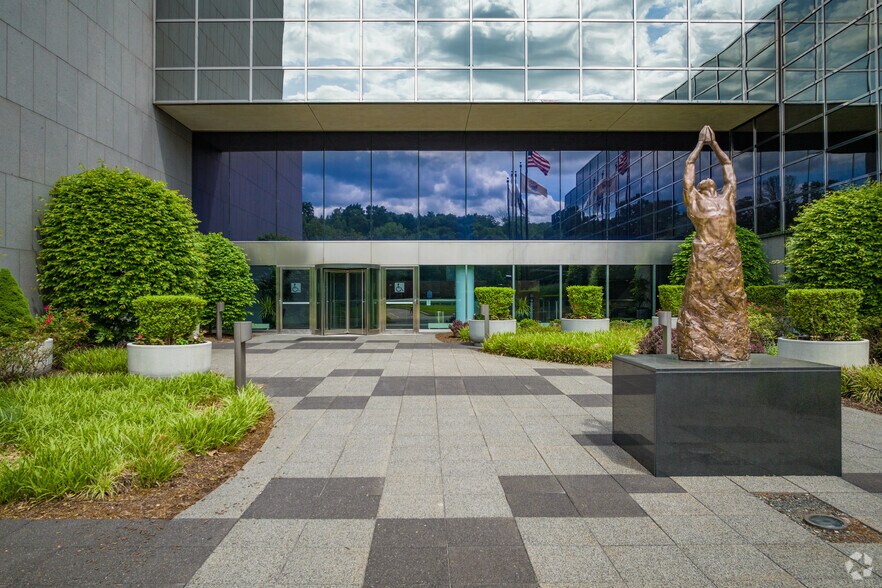 More Photos Of 56 Livingston Ave, Roseland Office For Lease