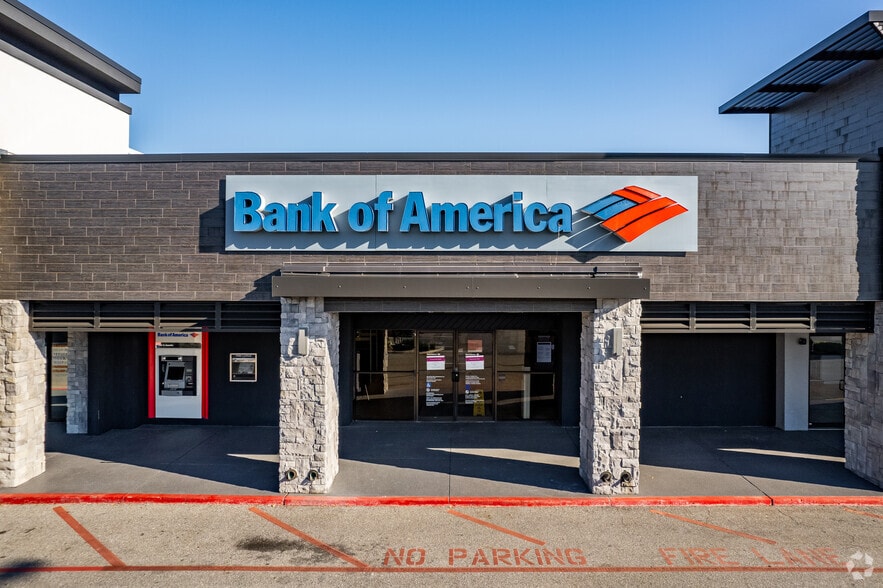More Photos Of 1905-1999 Aloma Ave, Winter Park General Retail For Lease