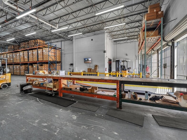 More Photos Of 8299 NW 30th Ter, Doral Warehouse For Lease