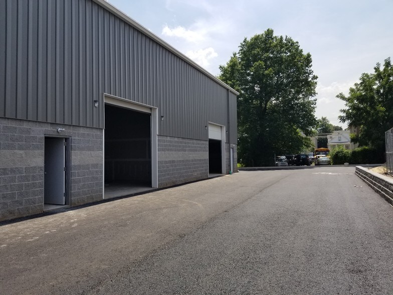 More Photos Of 633 Pierce Ave, Linden Warehouse For Lease
