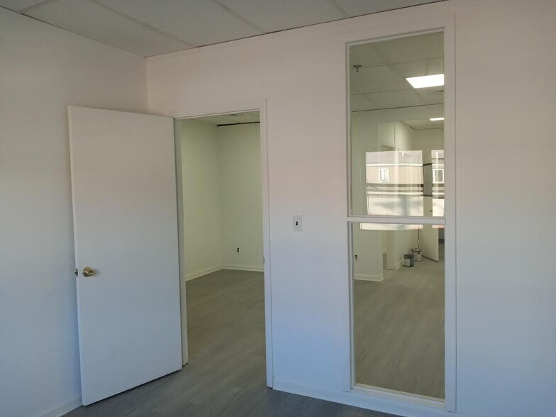 More Photos Of 117 Fort Lee Rd, Leonia Office For Lease