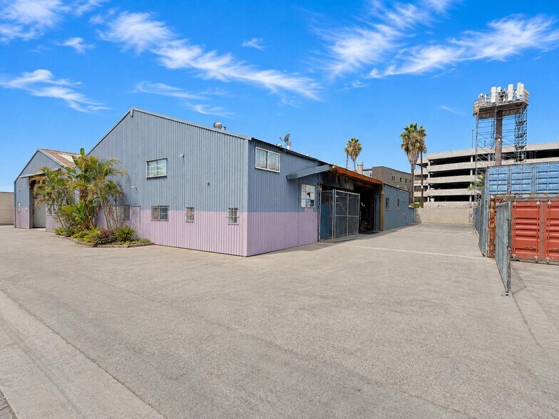 More Photos Of 11001 Vulcan St, South Gate Warehouse For Lease
