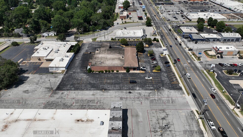 More Photos Of 1615 S Glenstone Ave, Springfield Bank For Lease