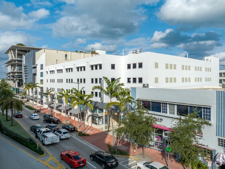 More Photos Of 1100-1120 Lincoln Rd, Miami Beach General Retail For Lease