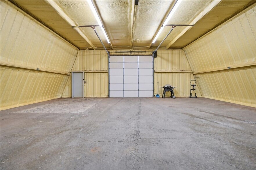 More Photos Of 3118 E Slaton Hwy, Lubbock Showroom For Sale