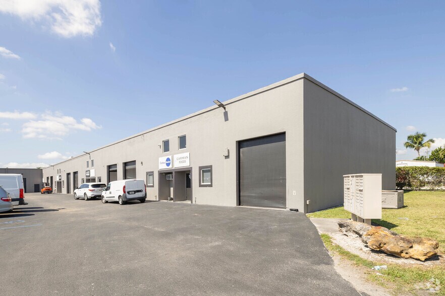 More Photos Of 14000-14048 SW 140th St, Miami Warehouse For Lease