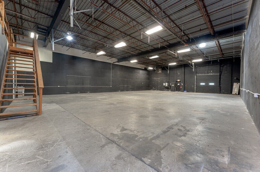 More Photos Of 131 Leeder Hill Dr, Hamden Warehouse For Sale