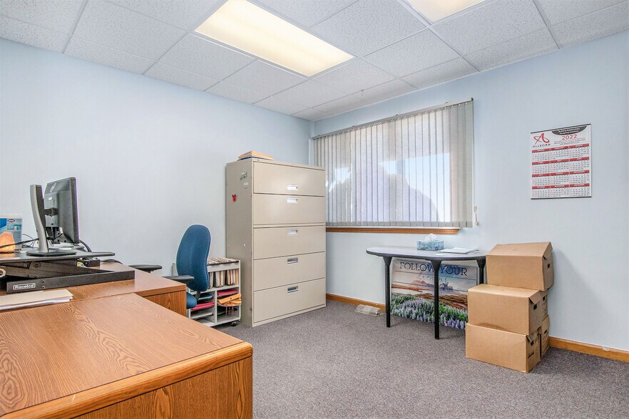 More Photos Of 3050 Commerce Dr, Fort Gratiot Office For Sale