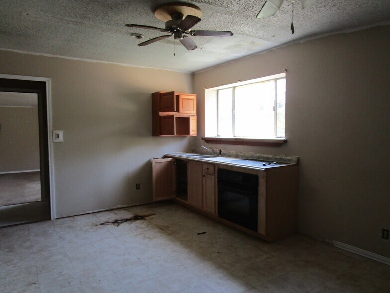 More Photos Of 23095 Yupon St, Porter Warehouse For Sale