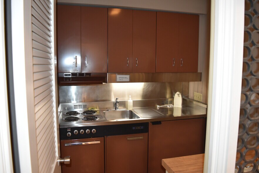 More Photos Of 3115 W Olive Ave, Burbank Office For Lease