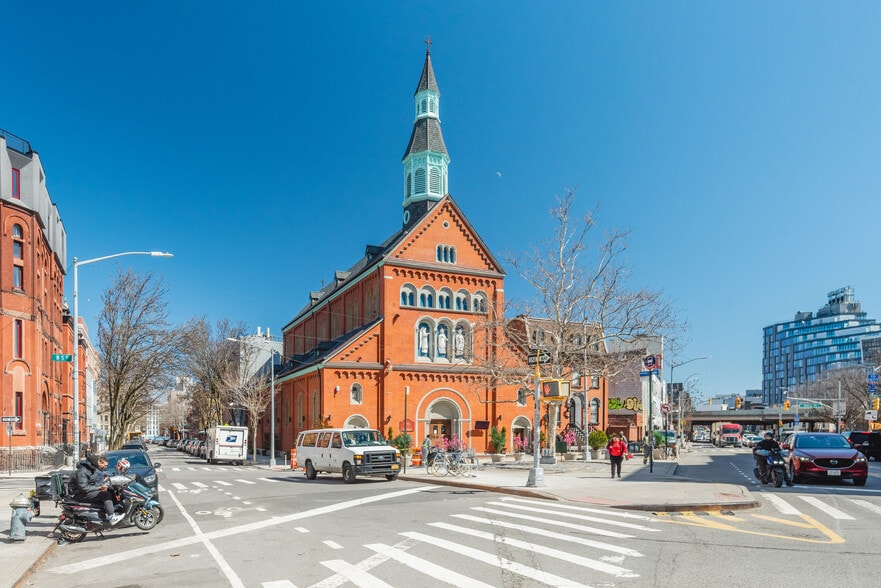 More Photos Of 51 Havemeyer St, Brooklyn Storefront Retail Office For Sale