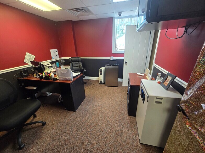 More Photos Of 427-433 Carriage Dr, Beckley Medical For Sale