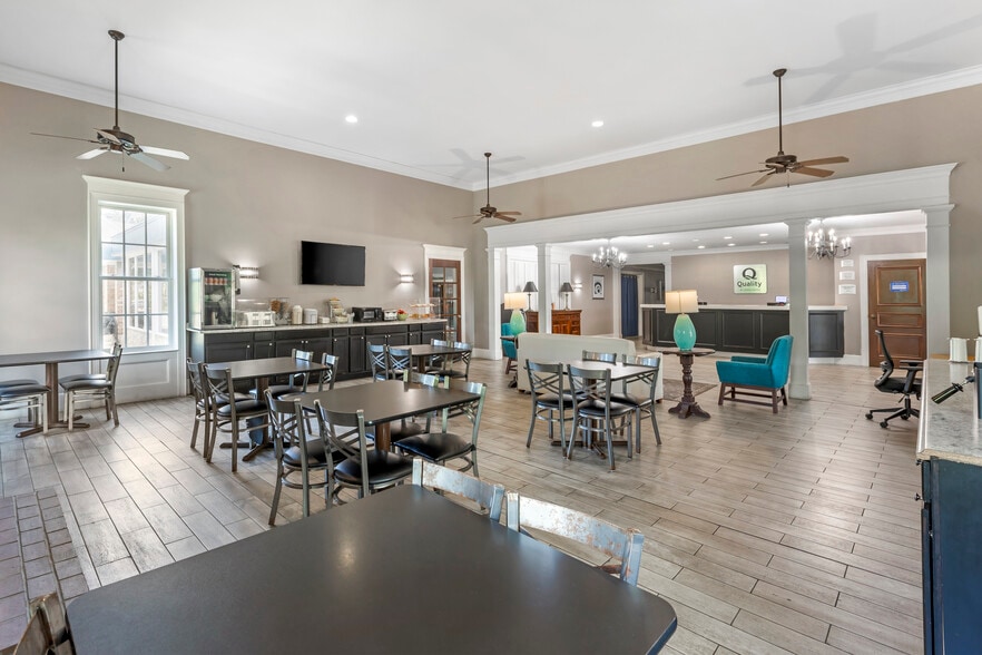 More Photos Of 8929 Old Number Six Hwy, Santee Hotel For Sale