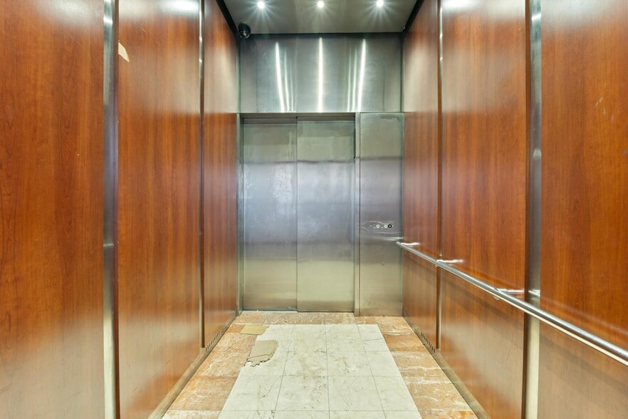 More Photos Of 9480 S Dixie Hwy, Miami Office For Lease