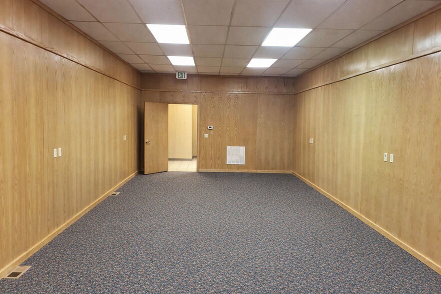 More Photos Of 649 N Front St, Rock Springs Warehouse For Lease
