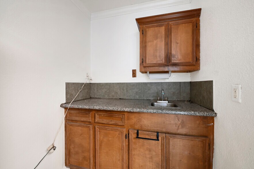 More Photos Of 5206 Telephone Rd, Houston Freestanding For Lease