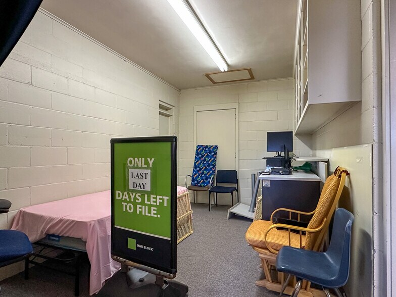 More Photos Of 233 S 8th St, Medford Office For Sale