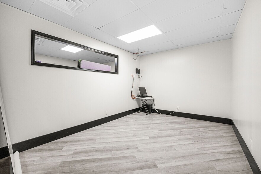 More Photos Of 8777 S Gessner Dr, Houston Freestanding For Lease