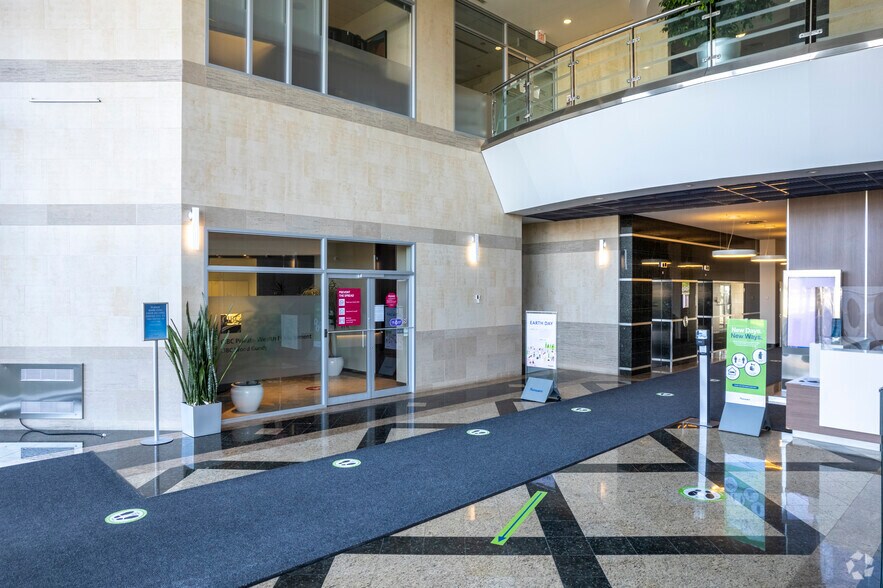 More Photos Of 123 Commerce Valley Dr E, Markham Office For Lease