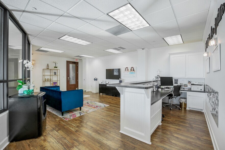 More Photos Of 19073 Interstate 45 S, Conroe General Retail For Lease