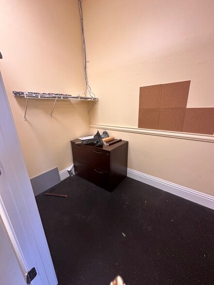 More Photos Of 7785 Davis Blvd, Naples Unknown For Lease