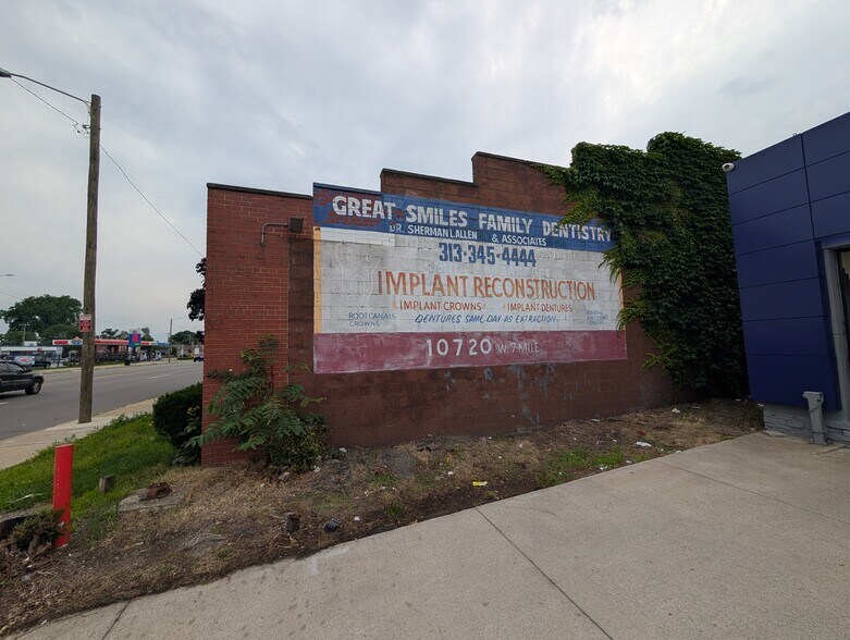 More Photos Of 10720 W 7 Mile Rd, Detroit Office For Sale