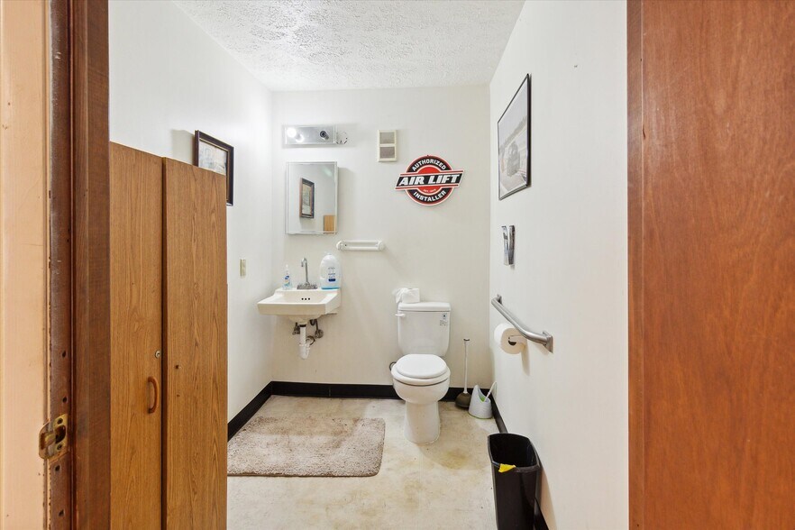 More Photos Of 3159 W Monroe Rd, Alma Freestanding For Sale