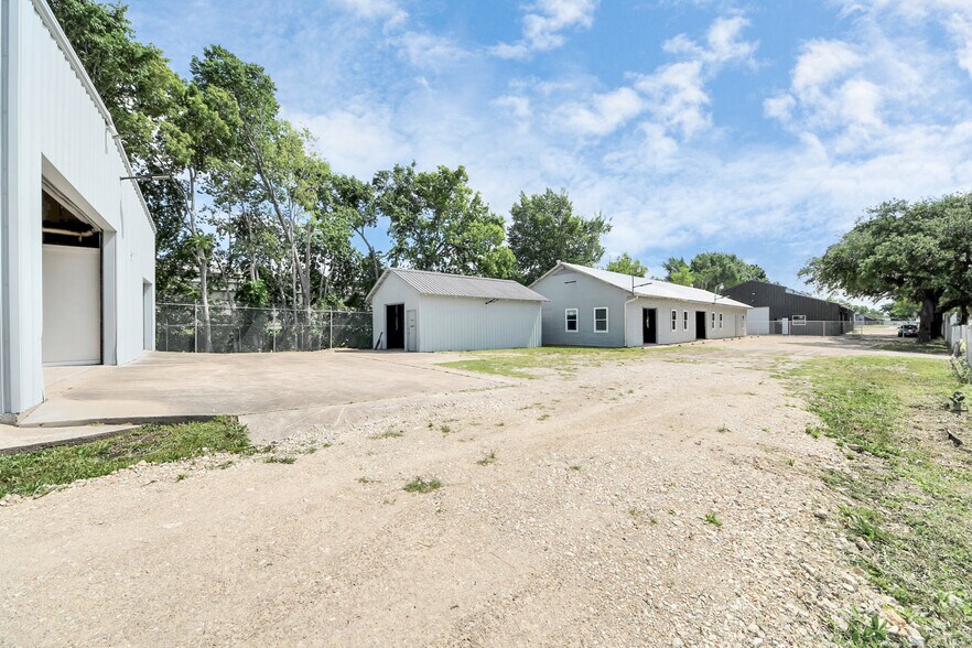 More Photos Of 12024 Alief Clodine Rd, Houston Light Distribution For Sale