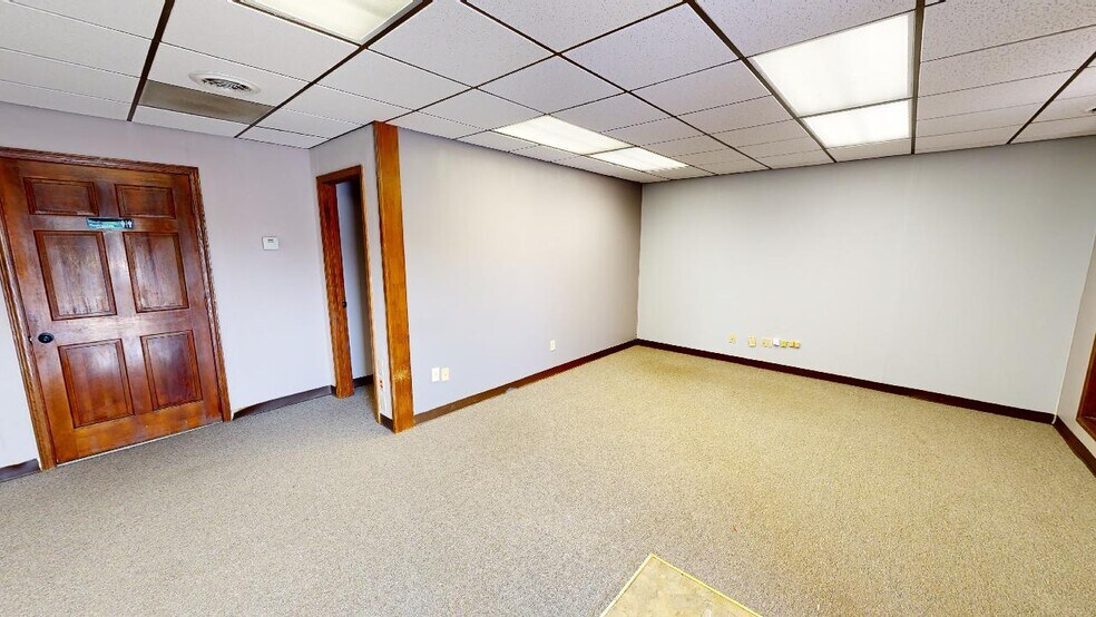 More Photos Of 210 S Thompson St, Springdale General Retail For Lease