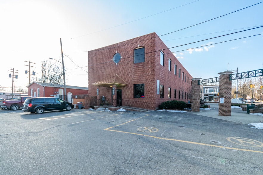 More Photos Of 107 S Main St, Almont Restaurant For Lease