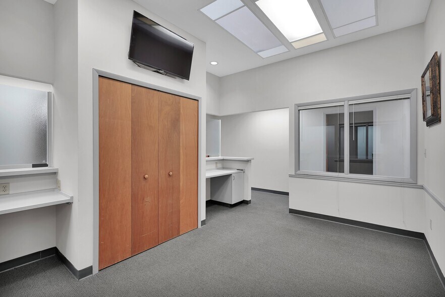 More Photos Of 3599 University Blvd S, Jacksonville Medical For Sale