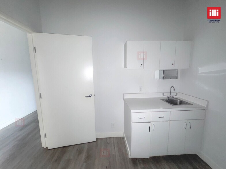 More Photos Of 15333-15339 Sherman Way, Van Nuys Storefront For Lease