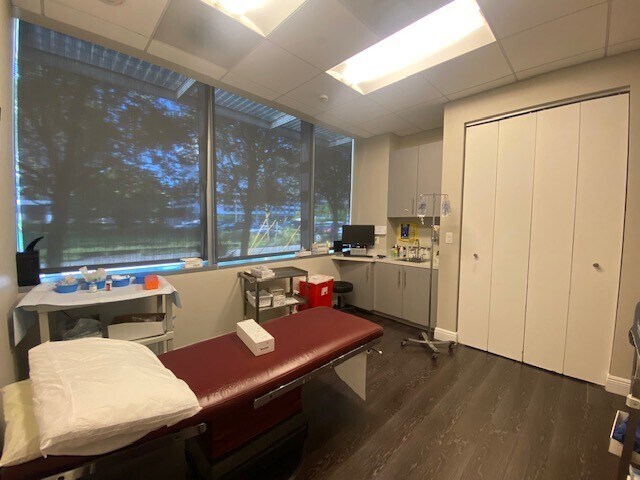 More Photos Of 21550 Biscayne Blvd, Aventura Medical For Lease