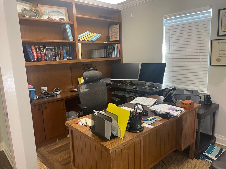 More Photos Of 2153 Airport Blvd, Mobile Office For Sale