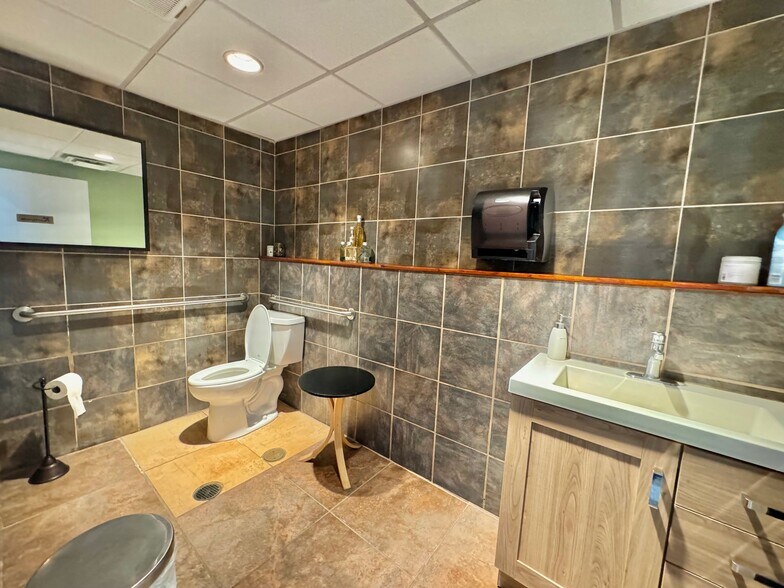 More Photos Of 32-38 Atlantic Ave, Lynbrook Office For Sale