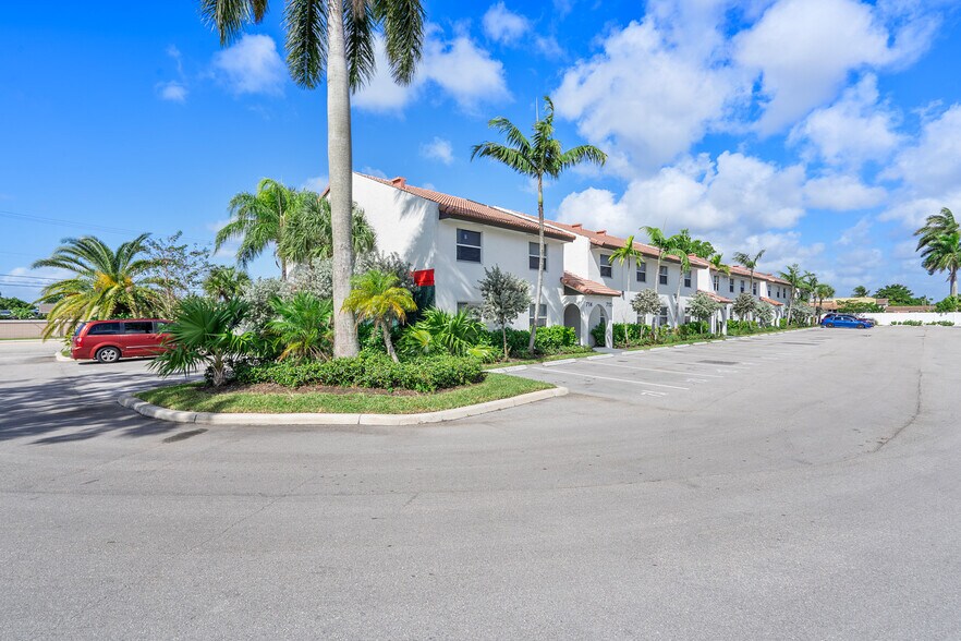 More Photos Of 700-728 SW 81st Ter, North Lauderdale Apartments For Sale