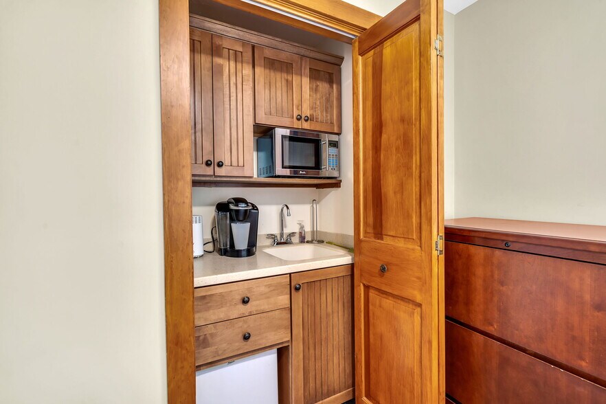 More Photos Of 530 Great Rd, Acton Office For Lease