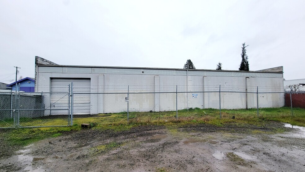 More Photos Of 2060 Warner St NE, Salem Warehouse For Sale