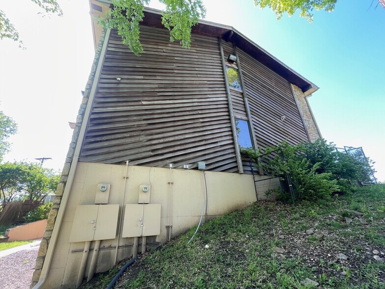 More Photos Of 4228 S Hocker Dr, Independence Office For Sale