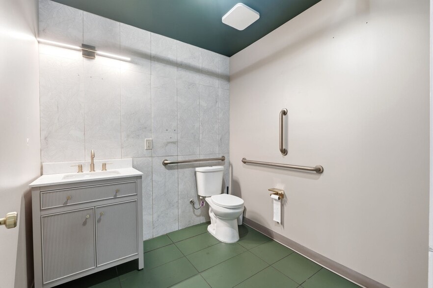 More Photos Of 36 Congress St, Jersey City General Retail For Sale