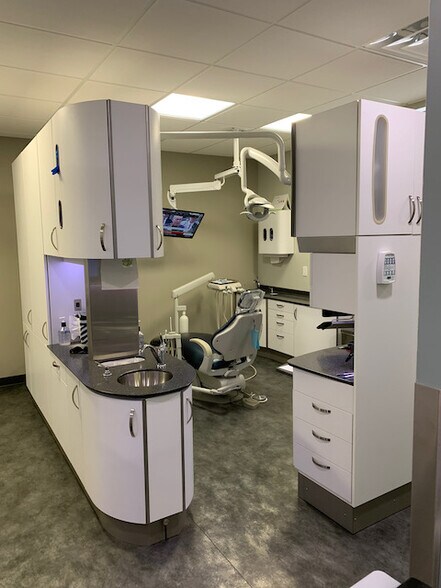 More Photos Of 4710 50 St, Leduc Office For Sale