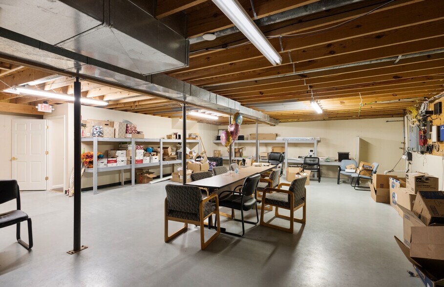 More Photos Of 3121 E 10th St, Jeffersonville Freestanding For Lease