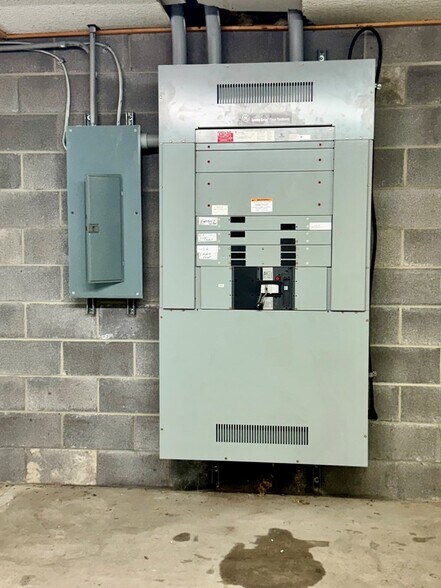 More Photos Of 868 State Route 3 and 12, Hinton Flex For Sale