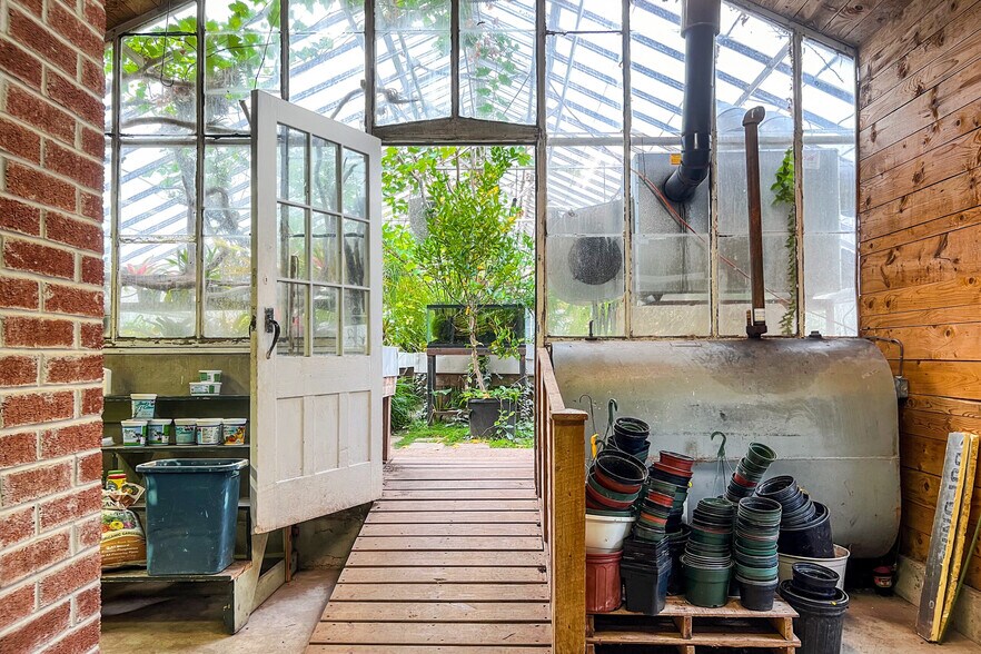 More Photos Of 265 Main St, Delhi Garden Center For Sale